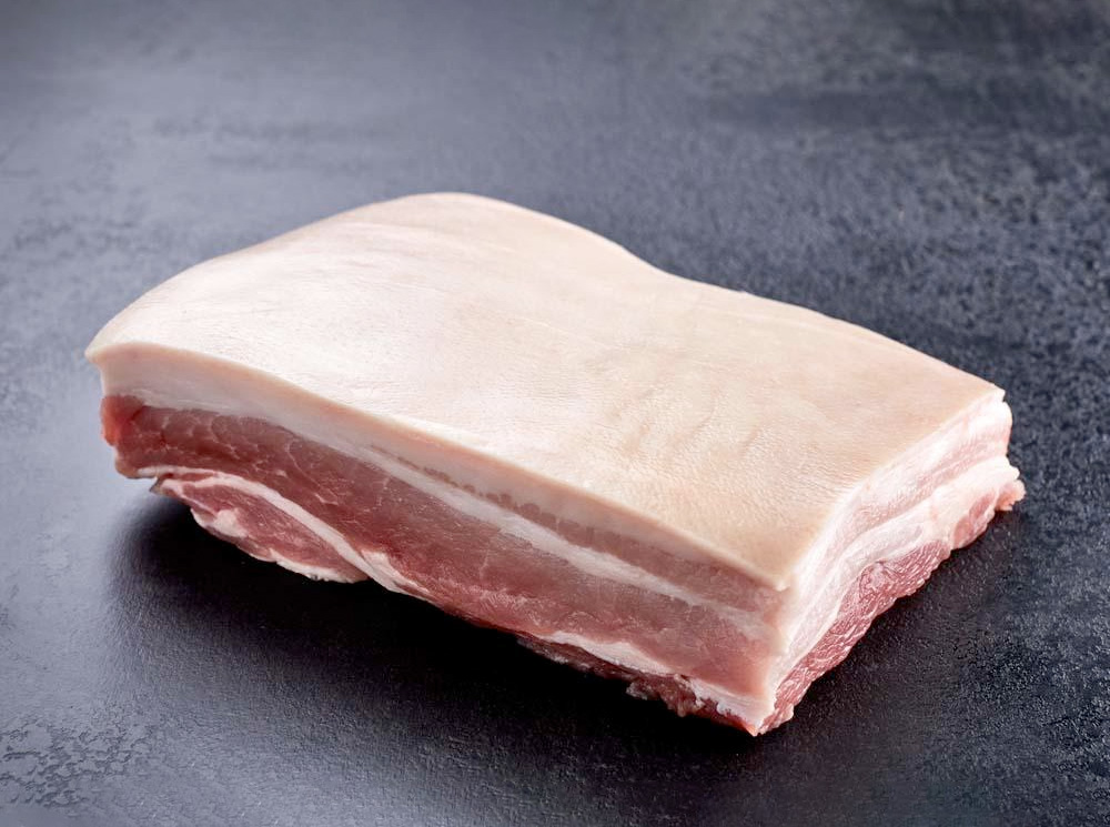 Свежесть и качество: покупка свиной грудинки оптом | G-KOM